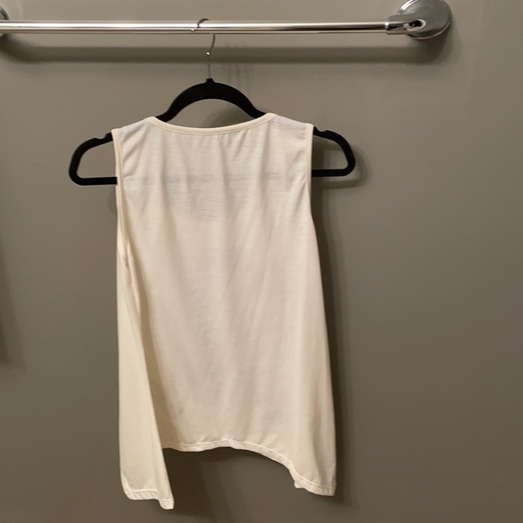 Woman’s large tank top - Picture 2 of 2